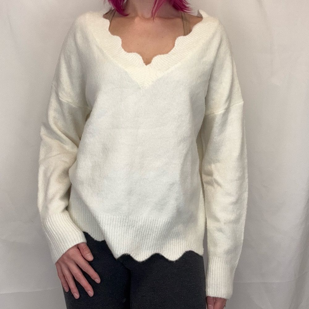 ee:some Scallop Hem V-Neck Sweater Cream Ivory Soft Knit Womens M/L